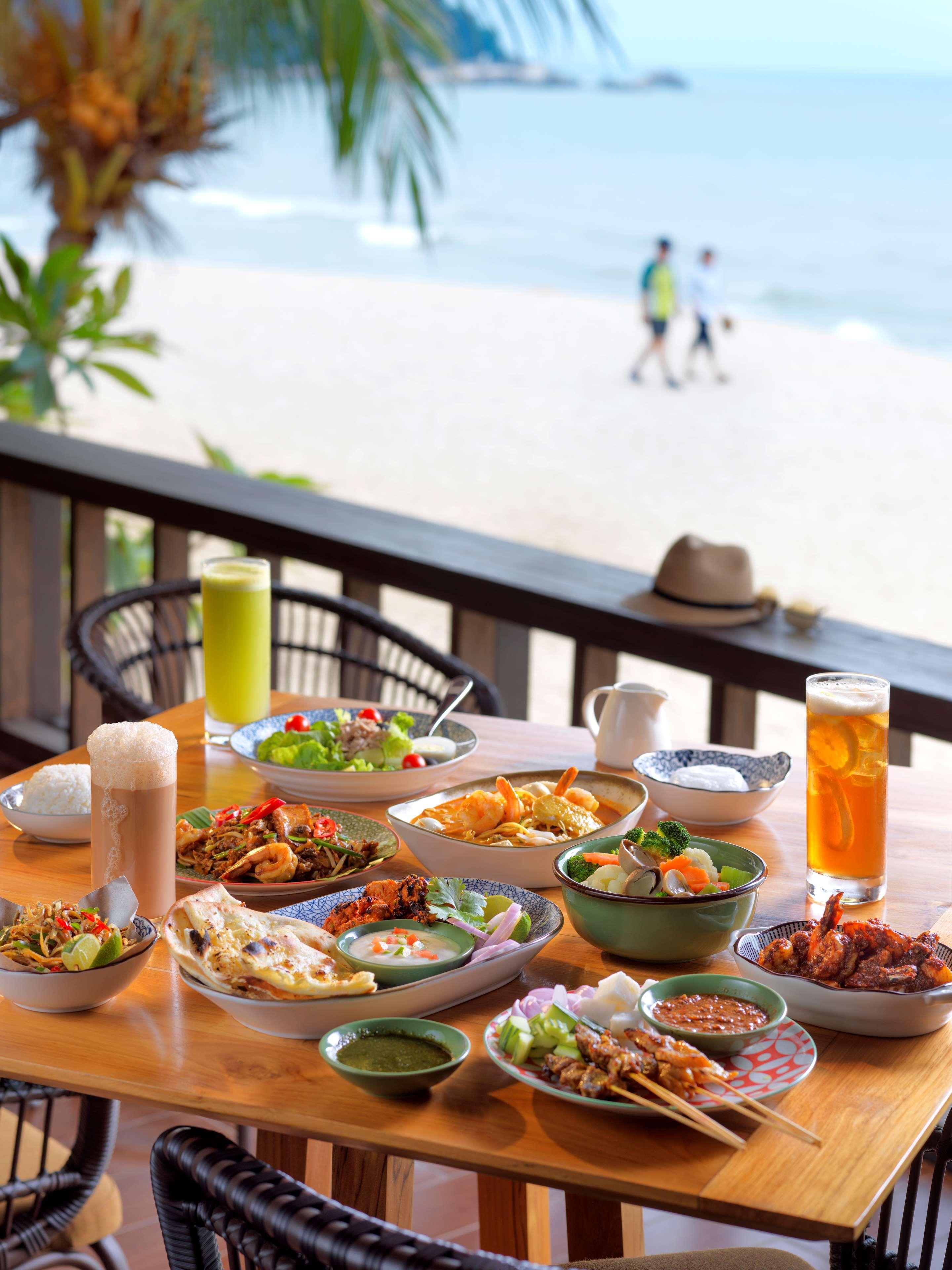 Hyatt Regency Kuantan Resort Exterior foto A selection of Thai cuisine
