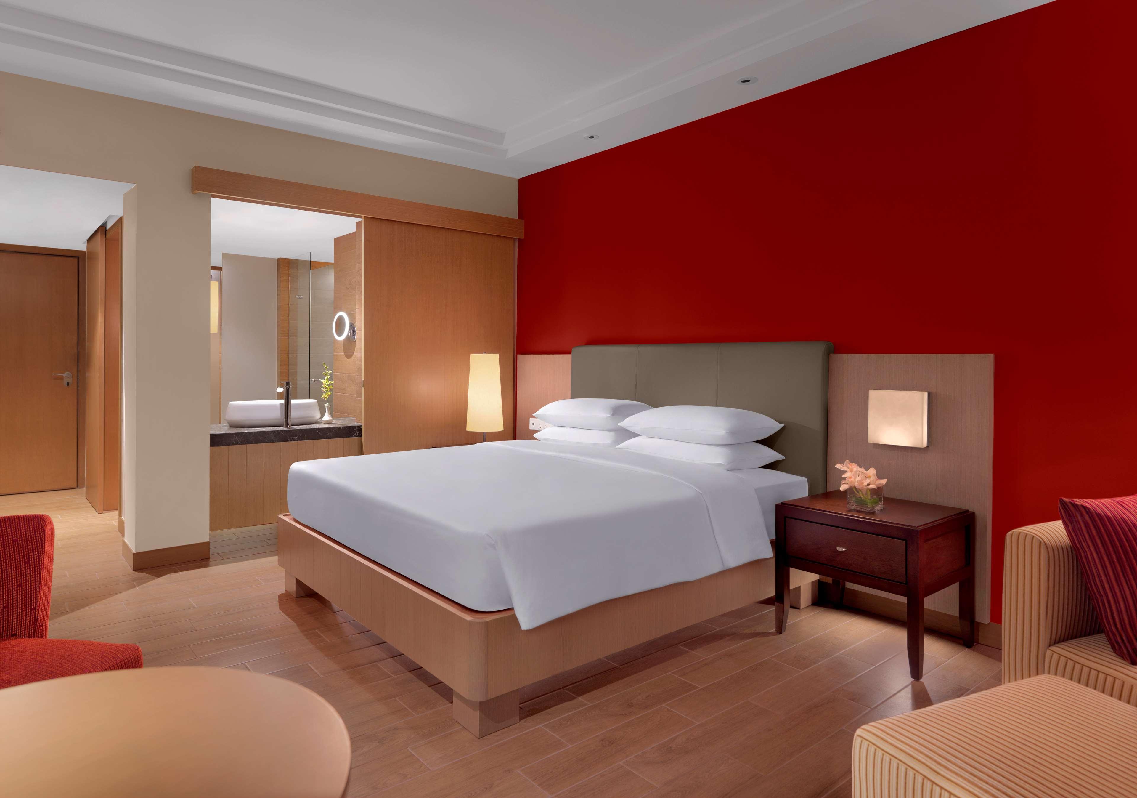 Hyatt Regency Kuantan Resort Exterior foto A room at the hotel