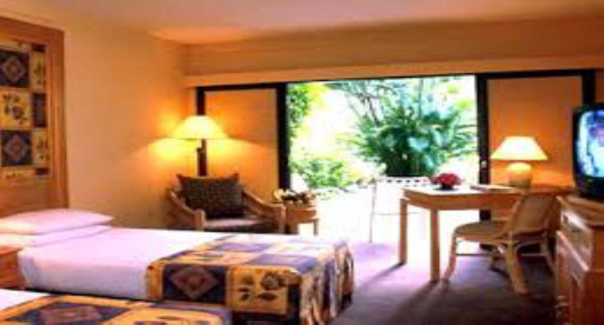 Hyatt Regency Kuantan Resort Exterior foto A room at the hotel