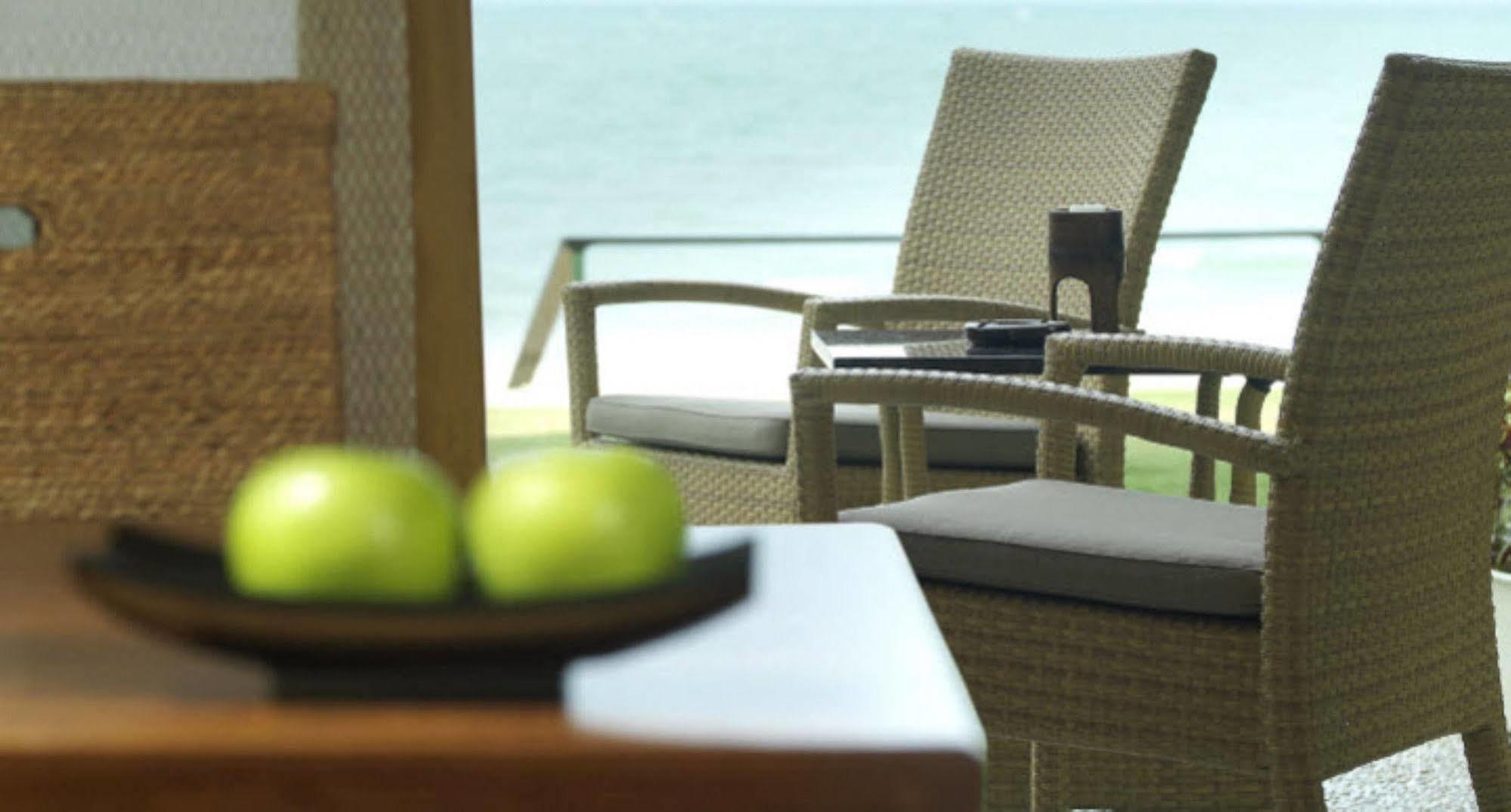 Hyatt Regency Kuantan Resort Exterior foto Outdoor furniture